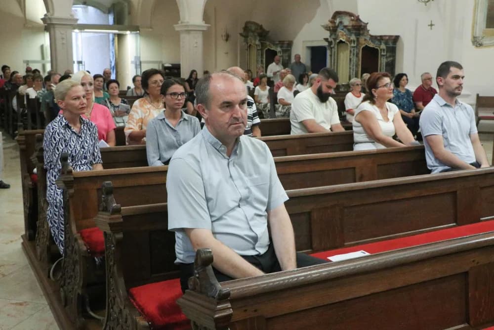 Koncert „Zdravo Kraljice“ u požeškoj Katedrali