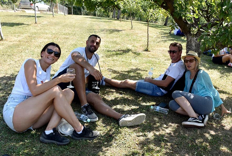 [FOTOGALERIJA] Uz jelo i piće kaptolačkim vinogradima prošlo više od četiri stotine sudionika