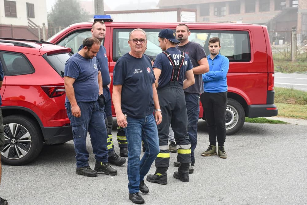 (FOTO) Nastavljena potraga za Ivom Marković: Uz vatrogasce i mještane Bekteža uključeni i HGSS-ovci