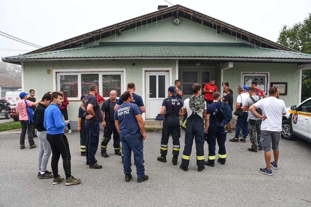 (FOTO) Nastavljena potraga za Ivom Marković: Uz vatrogasce i mještane Bekteža uključeni i HGSS-ovci