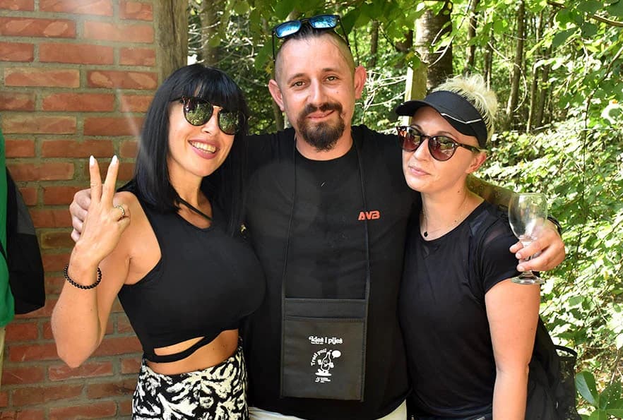 [FOTOGALERIJA] Uz jelo i piće kaptolačkim vinogradima prošlo više od četiri stotine sudionika