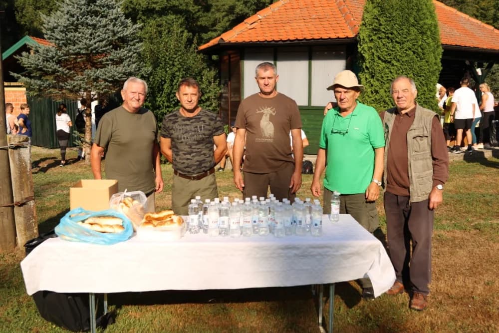 Stotine hodočasnika na putu ka voćinskom svetištu ugostili lovci požeškog Jelena
