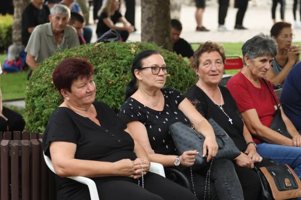 HODOČAŠĆE U VOĆIN: Euharistijskim slvljem i zavjetnom procesijom proslavljena Nebeska Majka