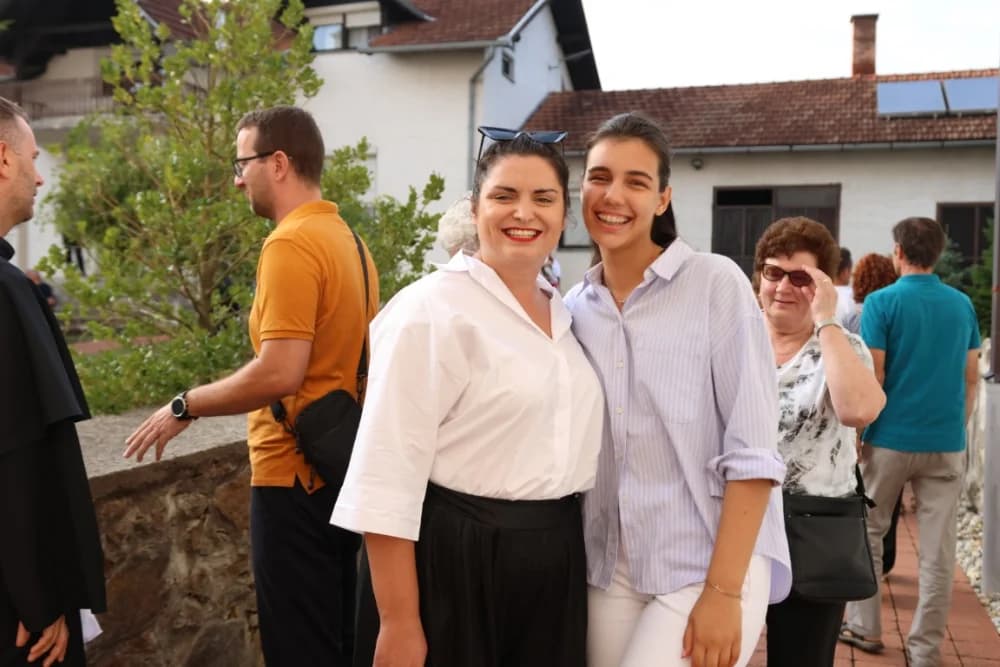 HODOČAŠĆE U VOĆIN: Euharistijskim slvljem i zavjetnom procesijom proslavljena Nebeska Majka