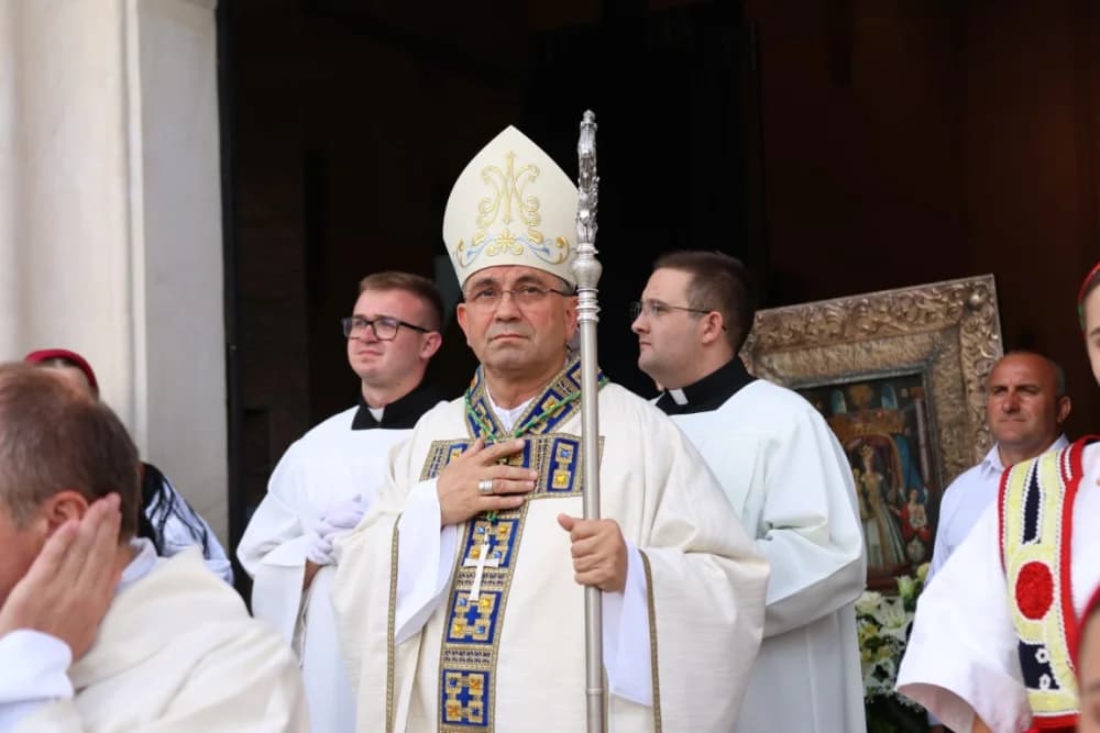 HODOČAŠĆE U VOĆIN: Euharistijskim slvljem i zavjetnom procesijom proslavljena Nebeska Majka