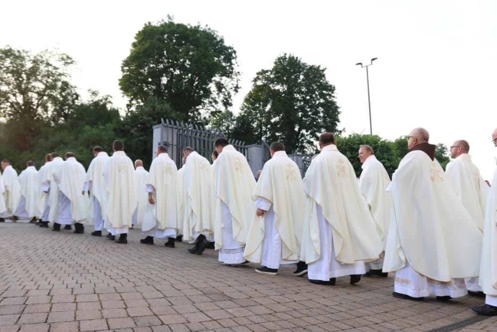 HODOČAŠĆE U VOĆIN: Euharistijskim slvljem i zavjetnom procesijom proslavljena Nebeska Majka
