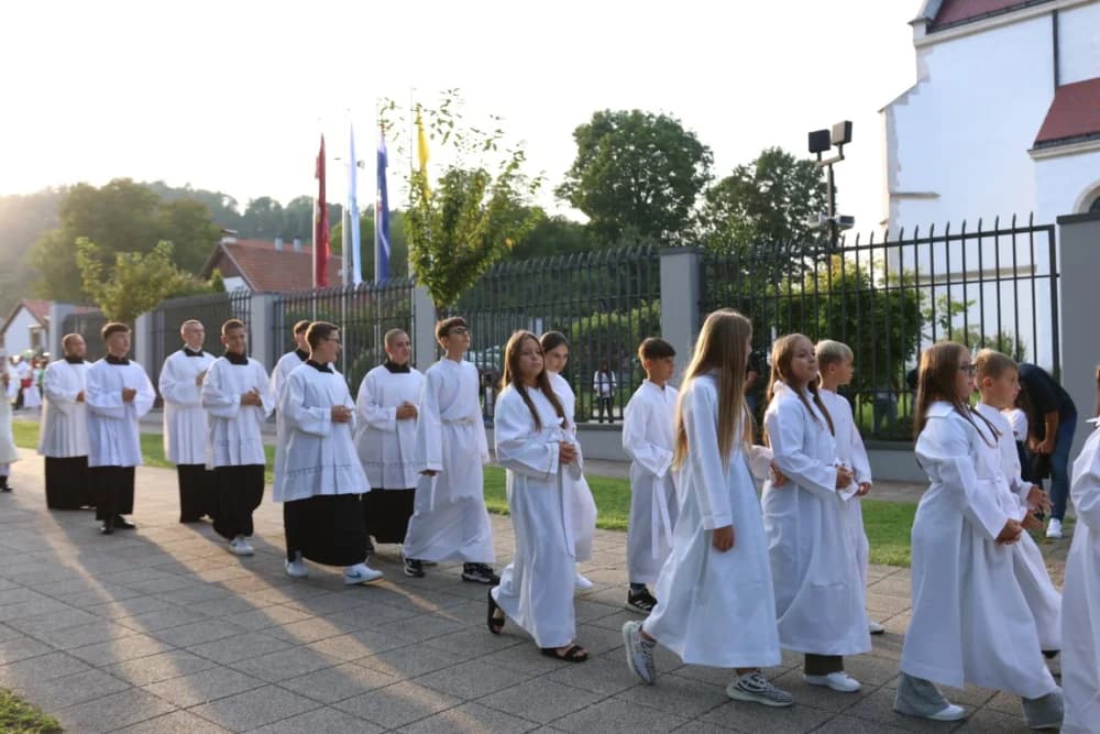 HODOČAŠĆE U VOĆIN: Euharistijskim slvljem i zavjetnom procesijom proslavljena Nebeska Majka