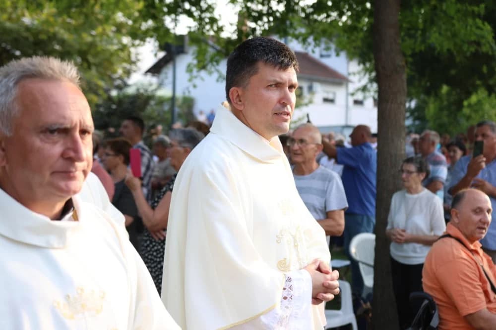 HODOČAŠĆE U VOĆIN: Euharistijskim slvljem i zavjetnom procesijom proslavljena Nebeska Majka