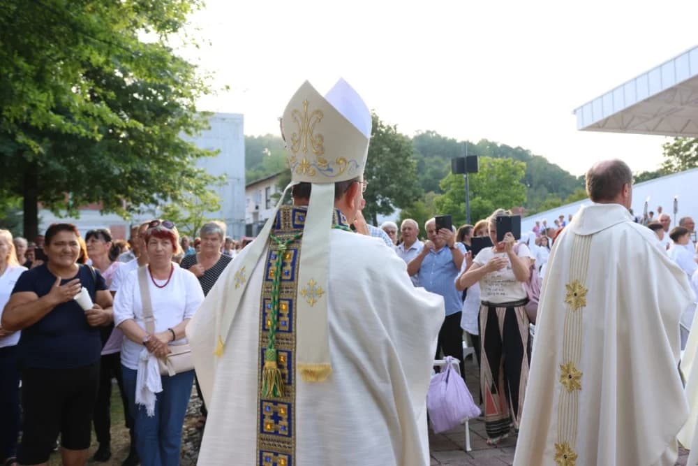 HODOČAŠĆE U VOĆIN: Euharistijskim slvljem i zavjetnom procesijom proslavljena Nebeska Majka