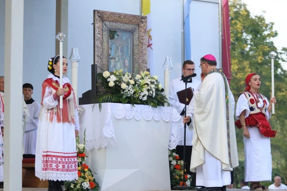 HODOČAŠĆE U VOĆIN: Euharistijskim slvljem i zavjetnom procesijom proslavljena Nebeska Majka