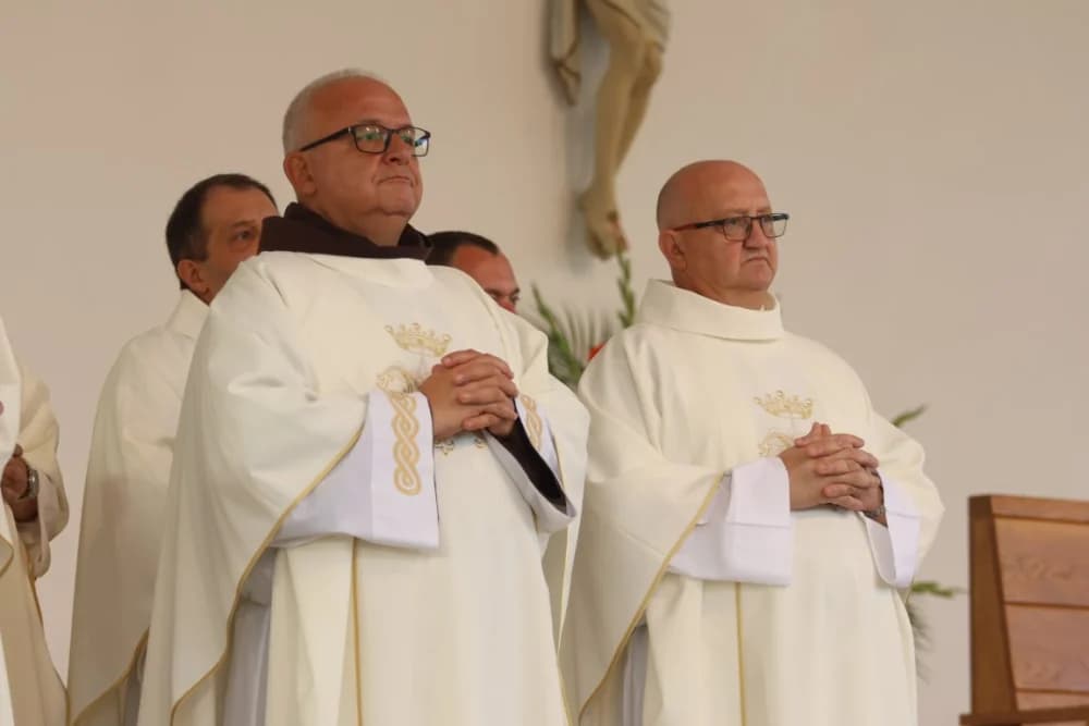 HODOČAŠĆE U VOĆIN: Euharistijskim slvljem i zavjetnom procesijom proslavljena Nebeska Majka
