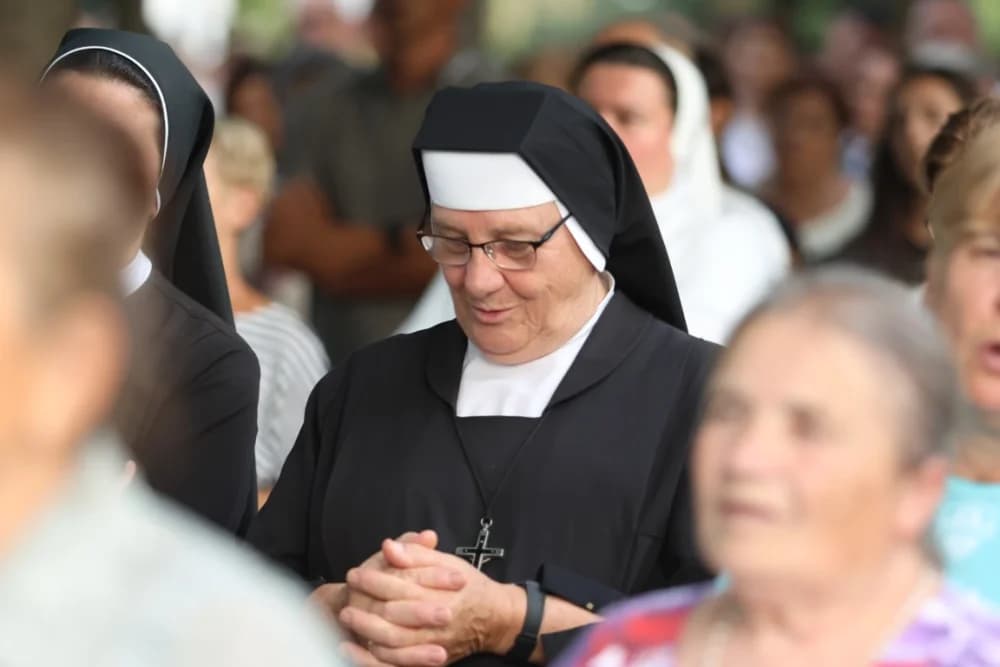 HODOČAŠĆE U VOĆIN: Euharistijskim slvljem i zavjetnom procesijom proslavljena Nebeska Majka