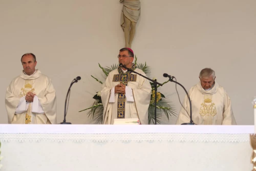 HODOČAŠĆE U VOĆIN: Euharistijskim slvljem i zavjetnom procesijom proslavljena Nebeska Majka