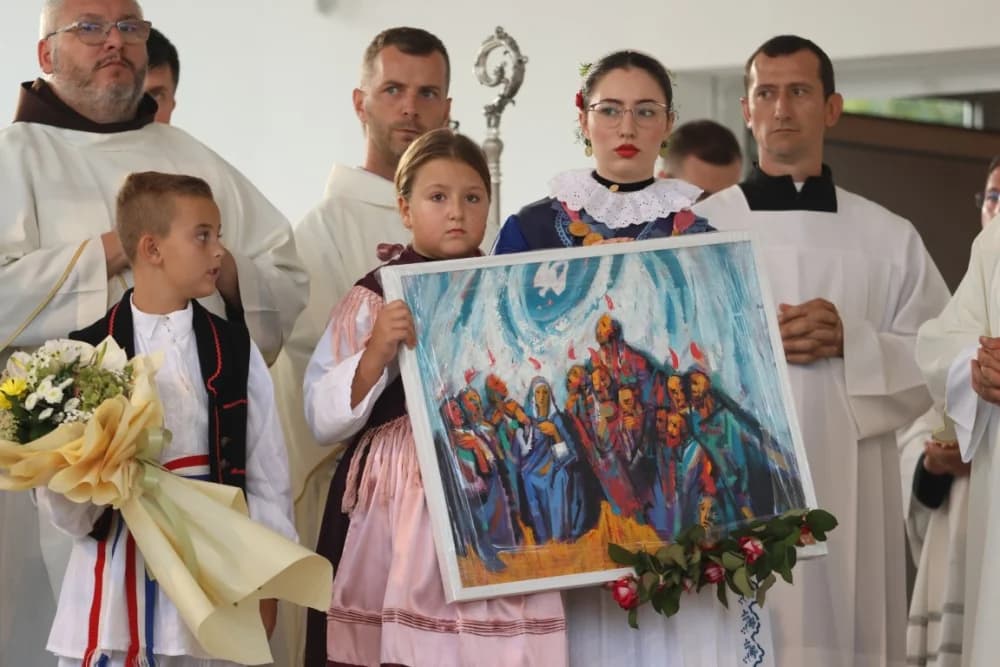 HODOČAŠĆE U VOĆIN: Euharistijskim slvljem i zavjetnom procesijom proslavljena Nebeska Majka