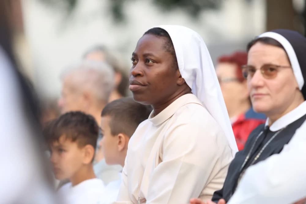HODOČAŠĆE U VOĆIN: Euharistijskim slvljem i zavjetnom procesijom proslavljena Nebeska Majka