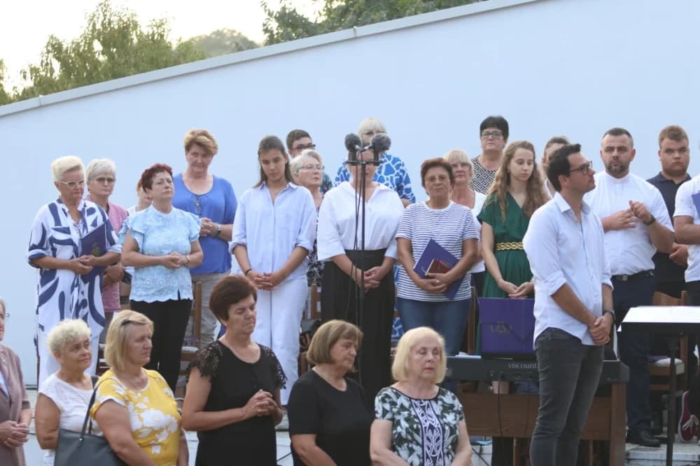 HODOČAŠĆE U VOĆIN: Euharistijskim slvljem i zavjetnom procesijom proslavljena Nebeska Majka
