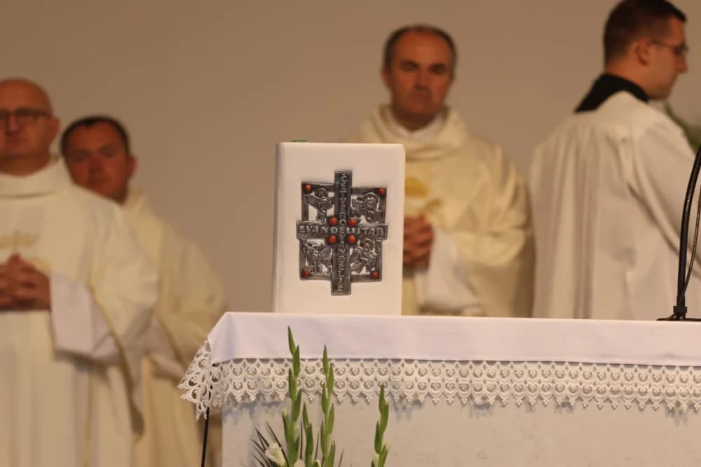 HODOČAŠĆE U VOĆIN: Euharistijskim slvljem i zavjetnom procesijom proslavljena Nebeska Majka