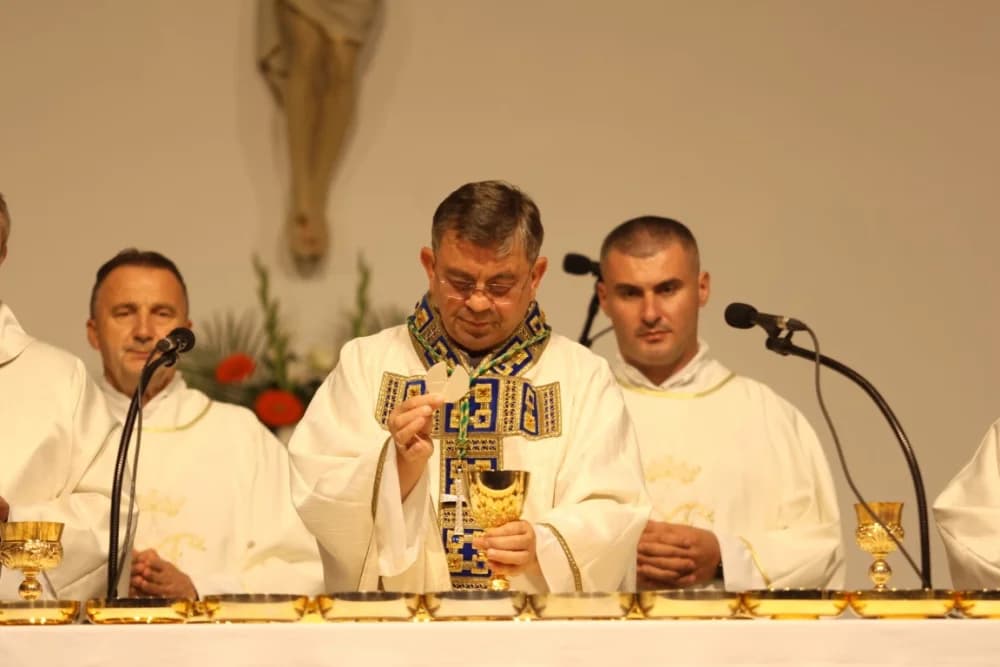 HODOČAŠĆE U VOĆIN: Euharistijskim slvljem i zavjetnom procesijom proslavljena Nebeska Majka