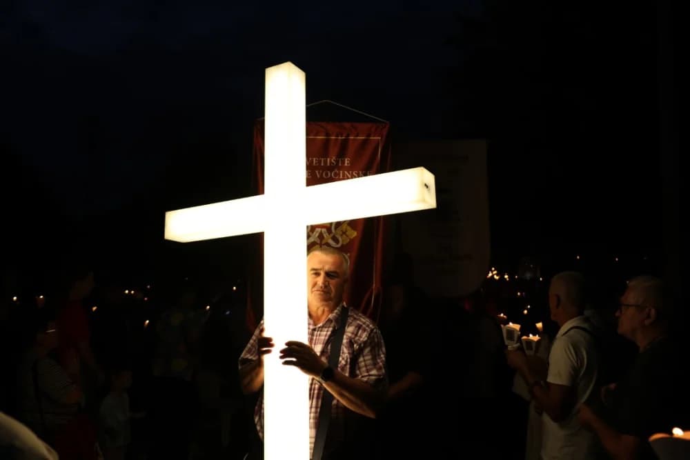 HODOČAŠĆE U VOĆIN: Euharistijskim slvljem i zavjetnom procesijom proslavljena Nebeska Majka