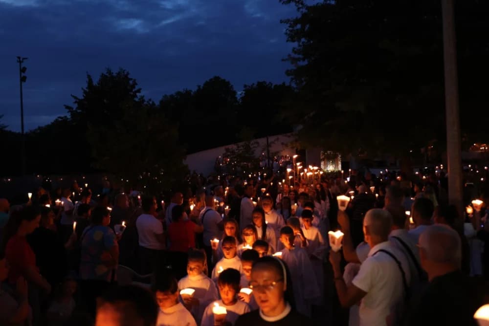 HODOČAŠĆE U VOĆIN: Euharistijskim slvljem i zavjetnom procesijom proslavljena Nebeska Majka