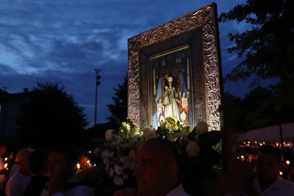 HODOČAŠĆE U VOĆIN: Euharistijskim slvljem i zavjetnom procesijom proslavljena Nebeska Majka