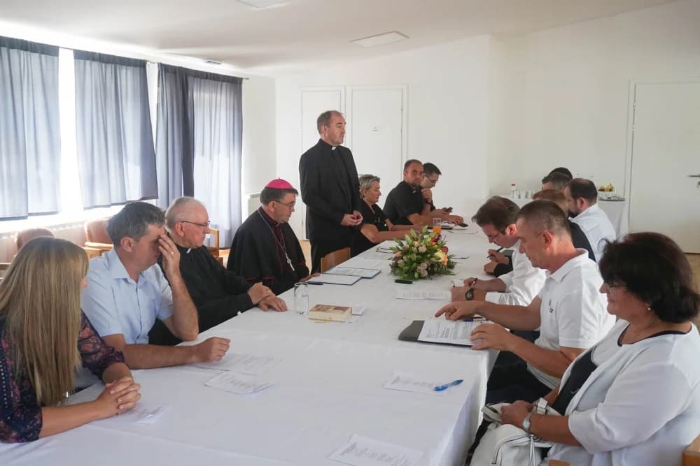 Održan sastanak ravnatelja, duhovnika i vjeroučitelja katoličkih škola Požeške biskupije