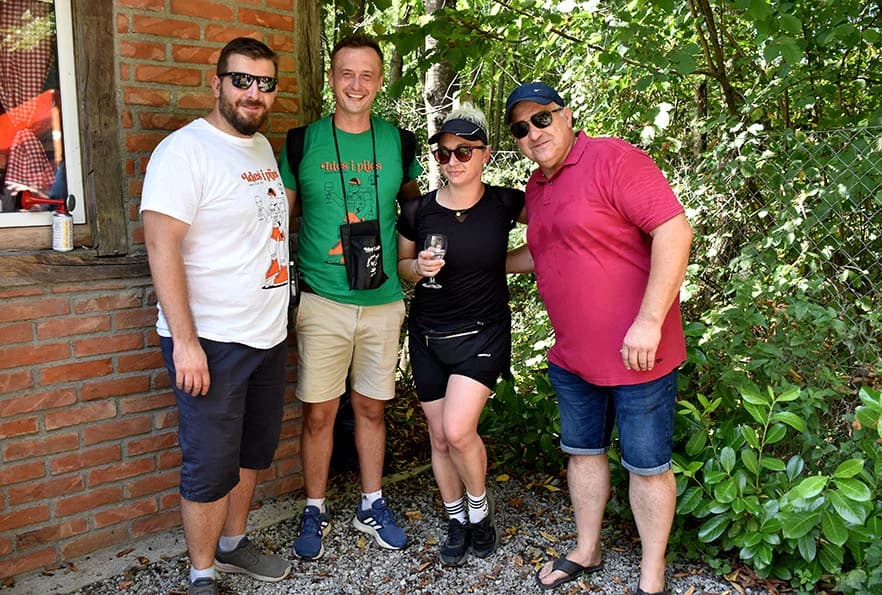 [FOTOGALERIJA] Uz jelo i piće kaptolačkim vinogradima prošlo više od četiri stotine sudionika