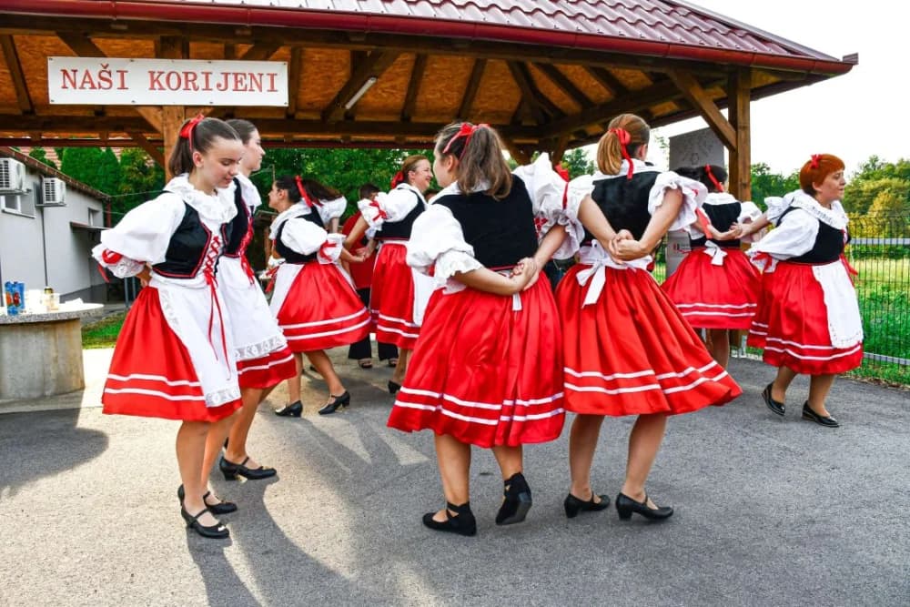 Naši korijeni: Očuvanje tradicije kroz pjesmu i ples u Bjeliševcu