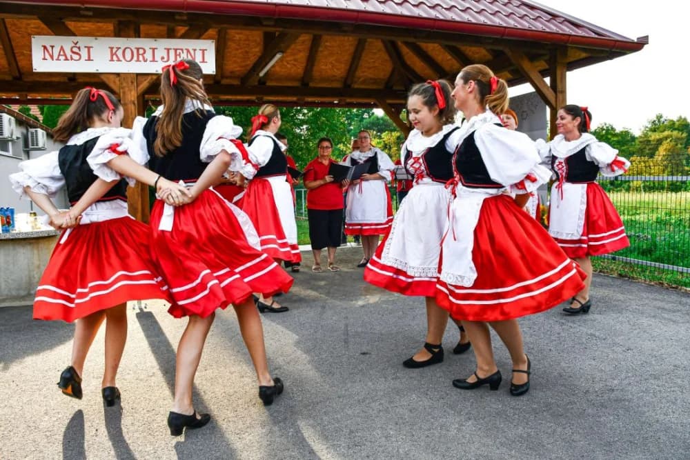 Naši korijeni: Očuvanje tradicije kroz pjesmu i ples u Bjeliševcu