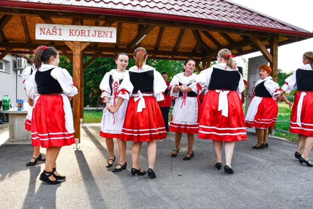 Naši korijeni: Očuvanje tradicije kroz pjesmu i ples u Bjeliševcu