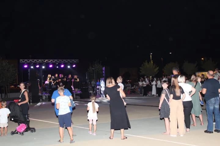 Održan koncert duhovne glazbe „Neka mi bude” na Trgu bećarca u Pleternici