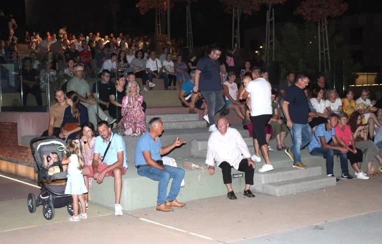 Održan koncert duhovne glazbe „Neka mi bude” na Trgu bećarca u Pleternici