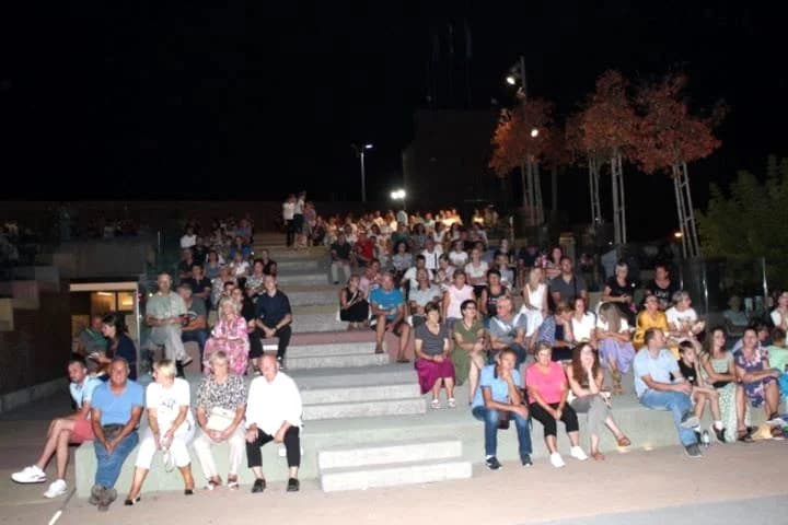 Održan koncert duhovne glazbe „Neka mi bude” na Trgu bećarca u Pleternici