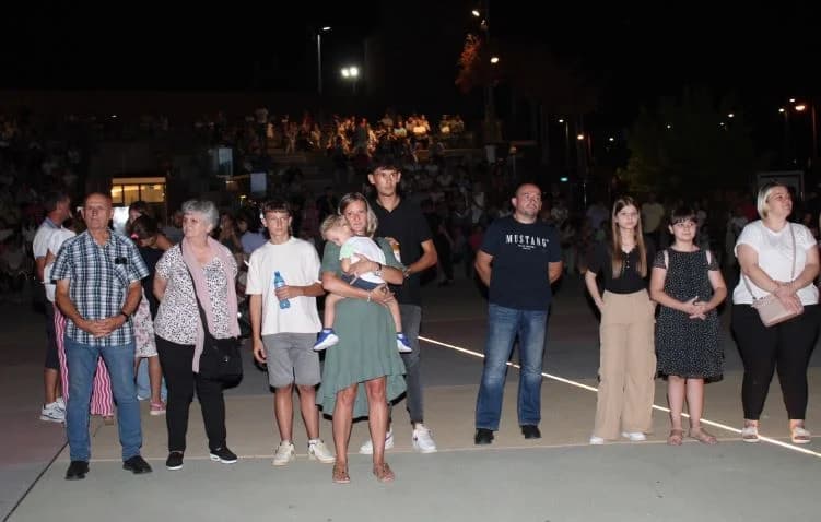 Održan koncert duhovne glazbe „Neka mi bude” na Trgu bećarca u Pleternici