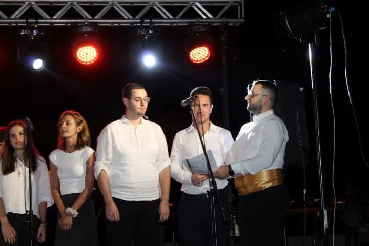 Održan koncert duhovne glazbe „Neka mi bude” na Trgu bećarca u Pleternici