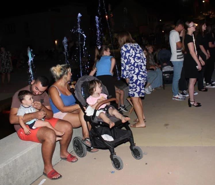 Održan koncert duhovne glazbe „Neka mi bude” na Trgu bećarca u Pleternici