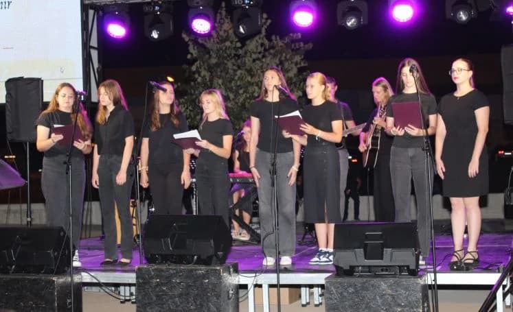 Održan koncert duhovne glazbe „Neka mi bude” na Trgu bećarca u Pleternici