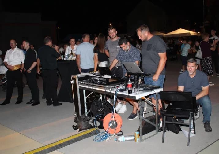 Održan koncert duhovne glazbe „Neka mi bude” na Trgu bećarca u Pleternici
