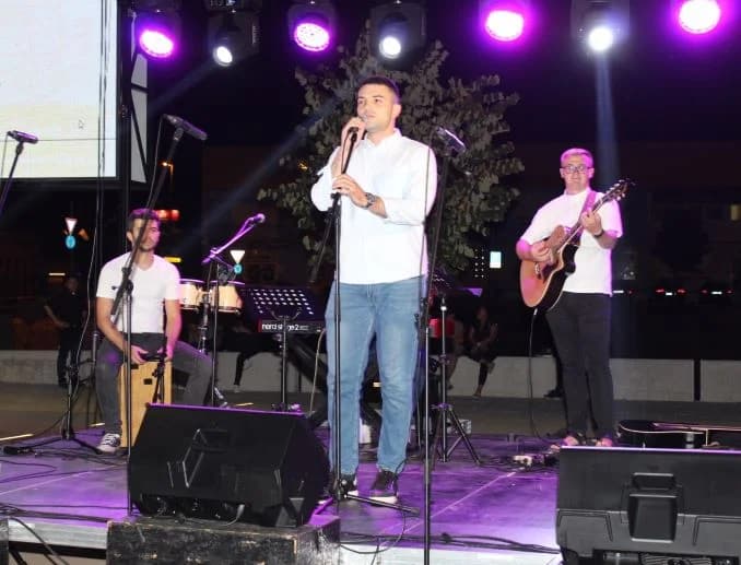 Održan koncert duhovne glazbe „Neka mi bude” na Trgu bećarca u Pleternici