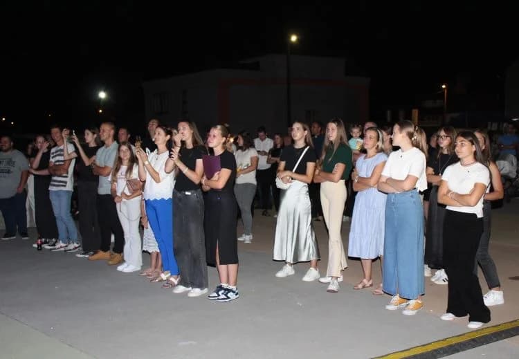 Održan koncert duhovne glazbe „Neka mi bude” na Trgu bećarca u Pleternici