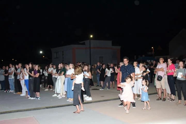 Održan koncert duhovne glazbe „Neka mi bude” na Trgu bećarca u Pleternici
