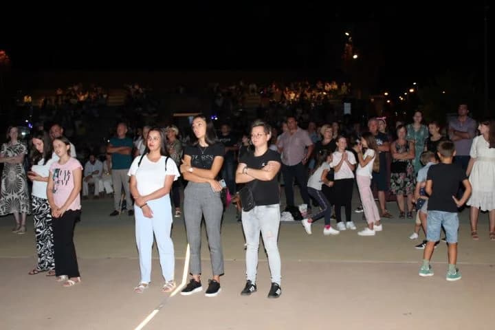Održan koncert duhovne glazbe „Neka mi bude” na Trgu bećarca u Pleternici