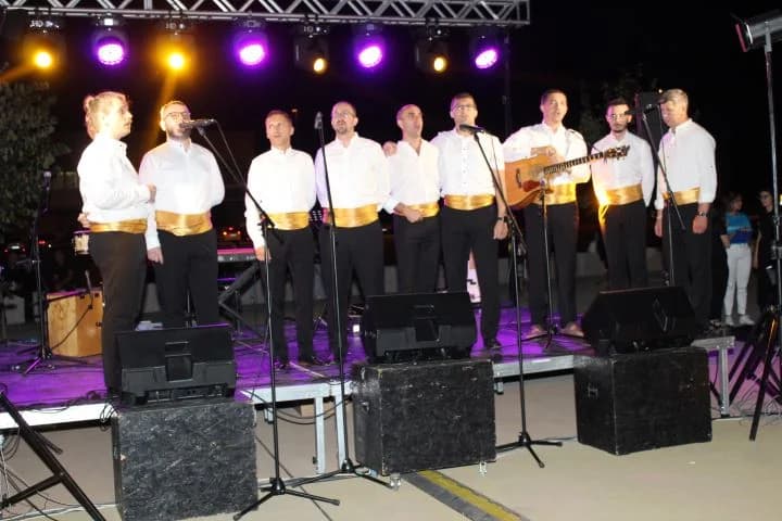 Održan koncert duhovne glazbe „Neka mi bude” na Trgu bećarca u Pleternici
