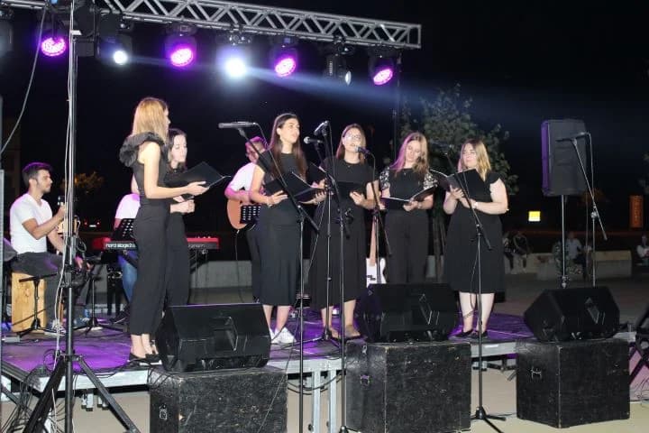 Održan koncert duhovne glazbe „Neka mi bude” na Trgu bećarca u Pleternici