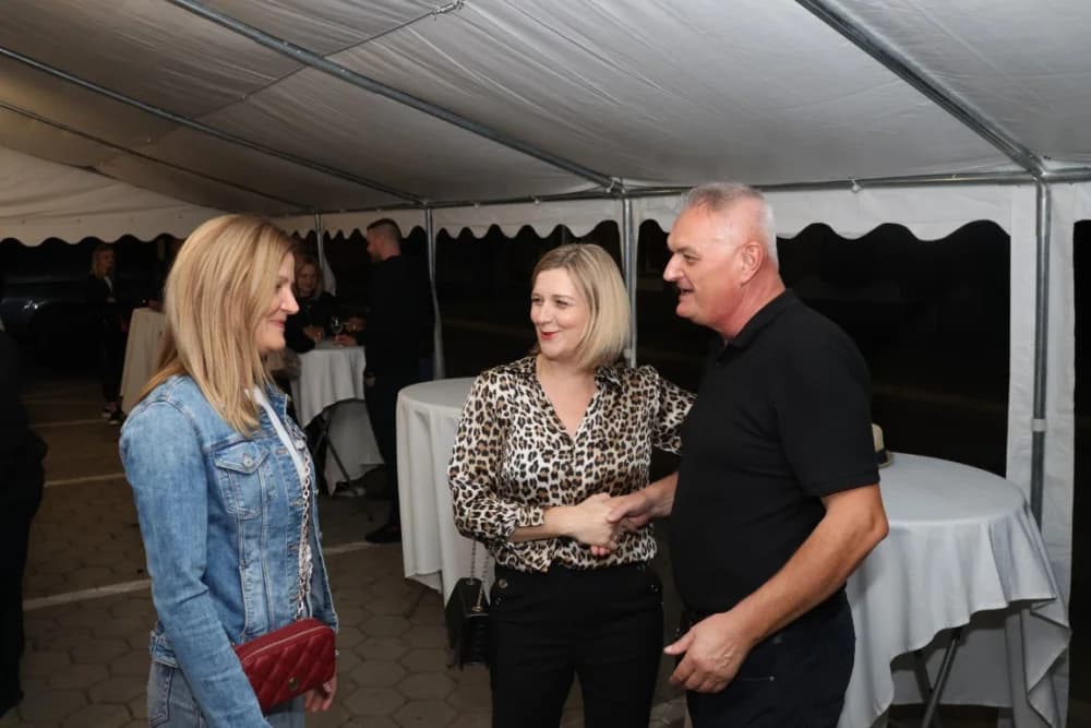 /FOTOGALERIJA/ Caffebar Camel u Kutjevu proslavio 30. obljetnicu rada: Kod nas u lokal dolaze kako one mlađe tako i starije generacije jer se ugodno osjećajuʼ