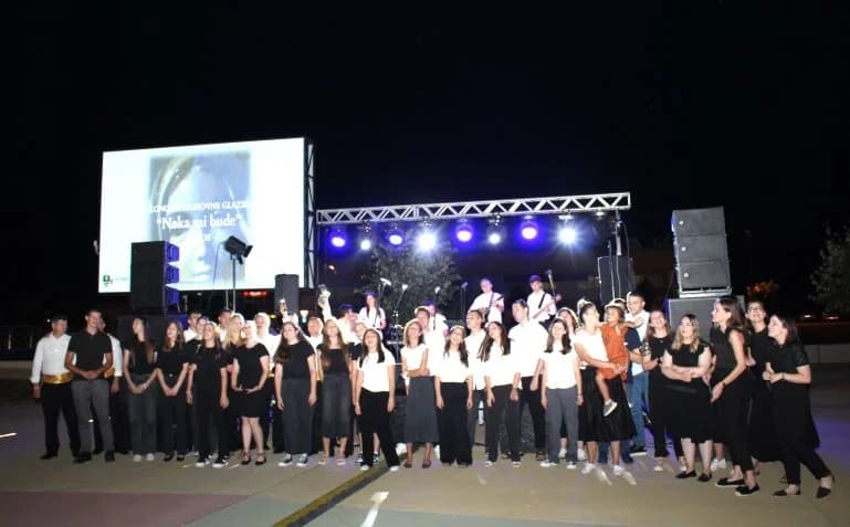 Održan koncert duhovne glazbe „Neka mi bude” na Trgu bećarca u Pleternici