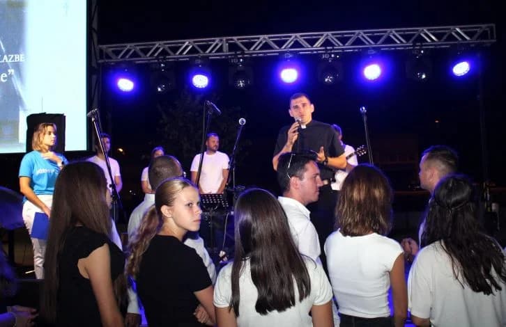 Održan koncert duhovne glazbe „Neka mi bude” na Trgu bećarca u Pleternici