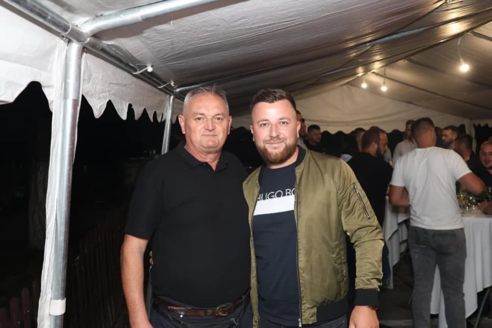 /FOTOGALERIJA/ Caffebar Camel u Kutjevu proslavio 30. obljetnicu rada: Kod nas u lokal dolaze kako one mlađe tako i starije generacije jer se ugodno osjećajuʼ