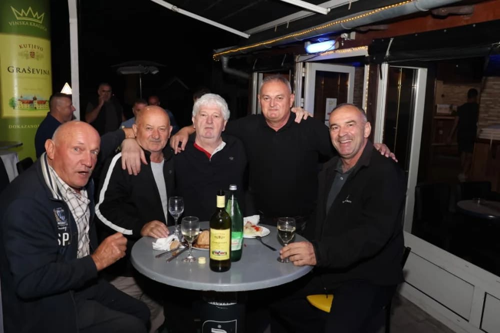 /FOTOGALERIJA/ Caffebar Camel u Kutjevu proslavio 30. obljetnicu rada: Kod nas u lokal dolaze kako one mlađe tako i starije generacije jer se ugodno osjećajuʼ