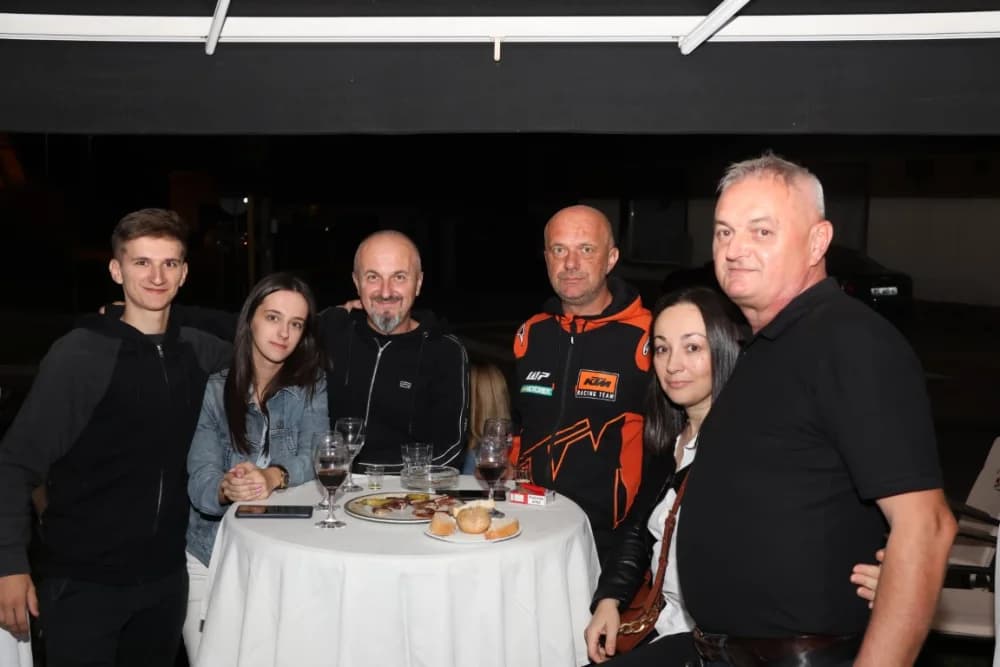 /FOTOGALERIJA/ Caffebar Camel u Kutjevu proslavio 30. obljetnicu rada: Kod nas u lokal dolaze kako one mlađe tako i starije generacije jer se ugodno osjećajuʼ